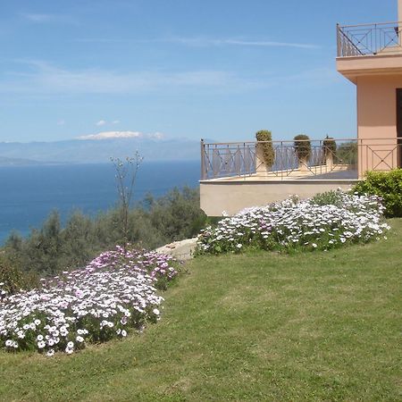 Hotel Theasi Diakopto Exterior foto